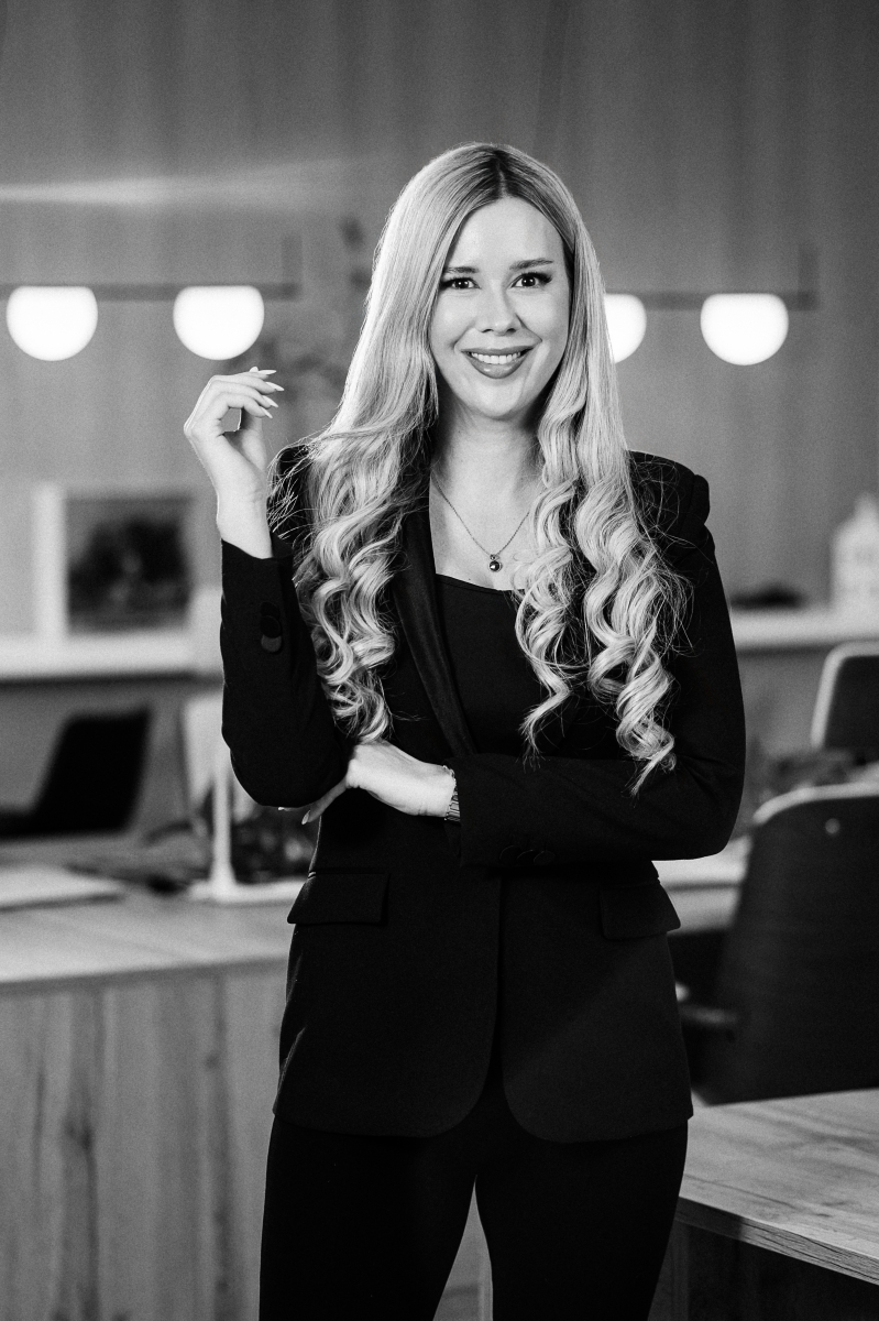 Svetlana Stračárová / Maklér
