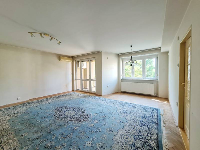 4-room apartment 102 m2 + own garage in the Old Town
