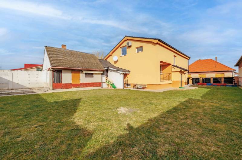 The large pleasant family house near Dunajská Streda
