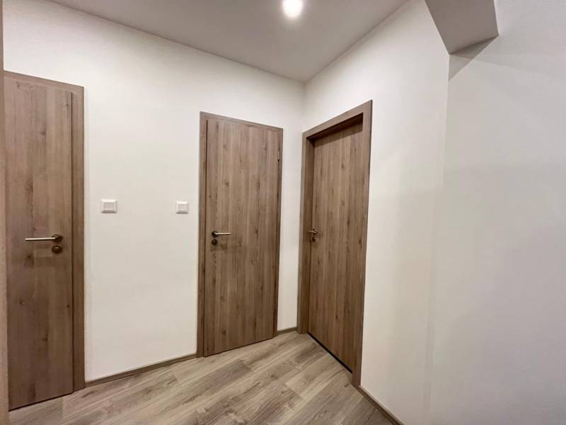 Rent Three bedroom apartment, Three bedroom apartment, Ľudovíta Fulu, 