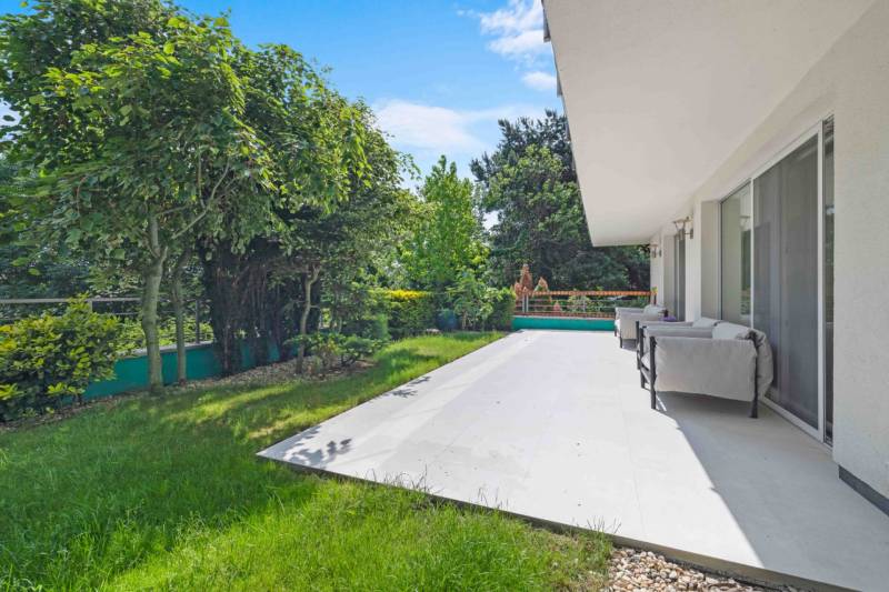 Spacious 4-Room Apartment with Terrace in Prestigious Koliba