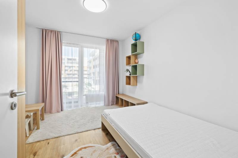 Spacious 4-Room Apartment with Terrace in SLNEČNICE, Bratislava