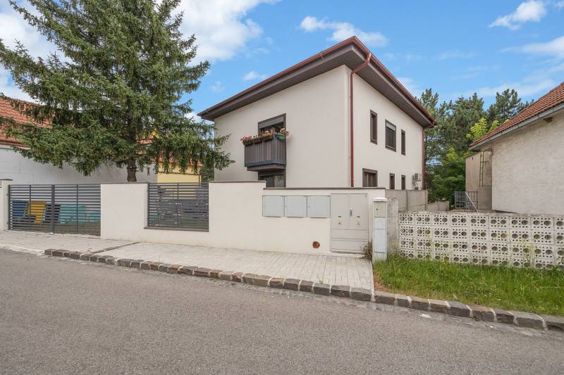 Sale Three bedroom apartment, Three bedroom apartment, Floriánske náme
