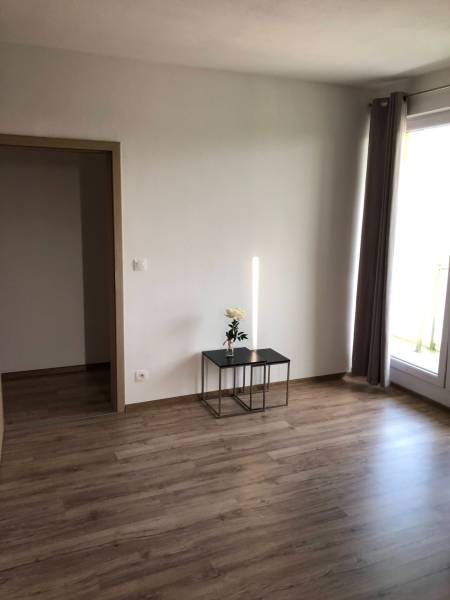 Rent Three bedroom apartment, Three bedroom apartment, Cementárenská, 