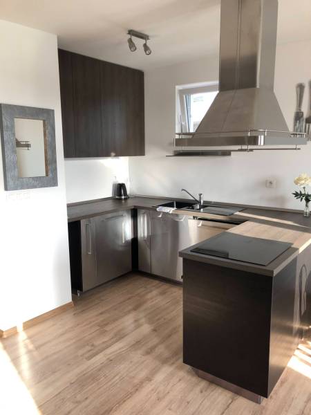 Rent Three bedroom apartment, Three bedroom apartment, Cementárenská, 