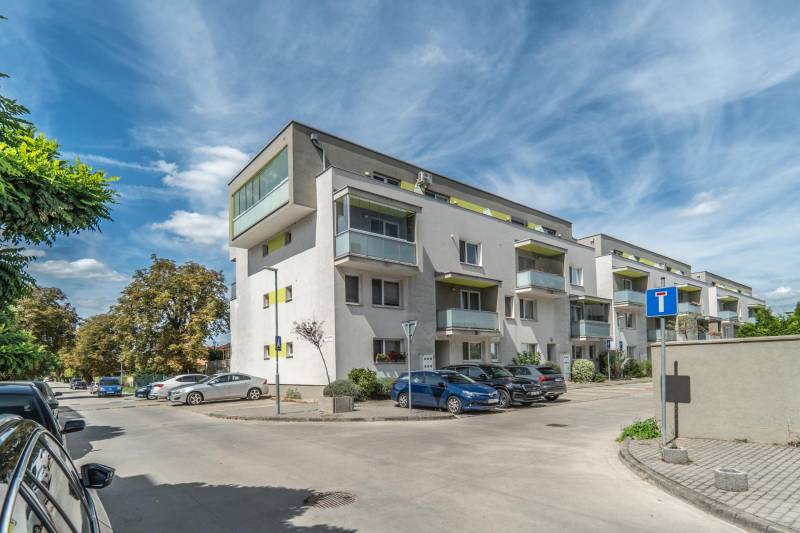 Sale Three bedroom apartment, Three bedroom apartment, Cementárenská, 