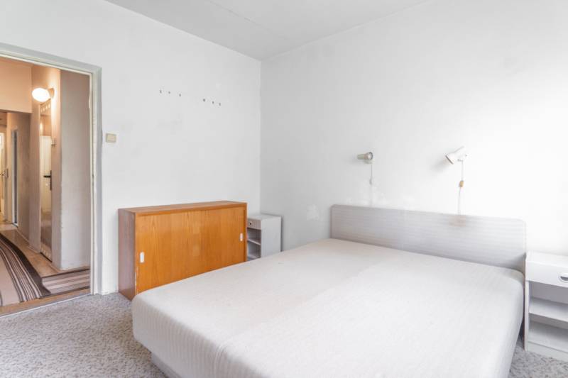 Spacious 4-Room Apartment in Peaceful Bratislava Location