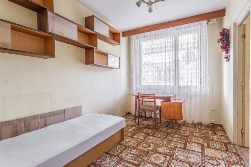 Spacious 4-Room Apartment in Peaceful Bratislava Location