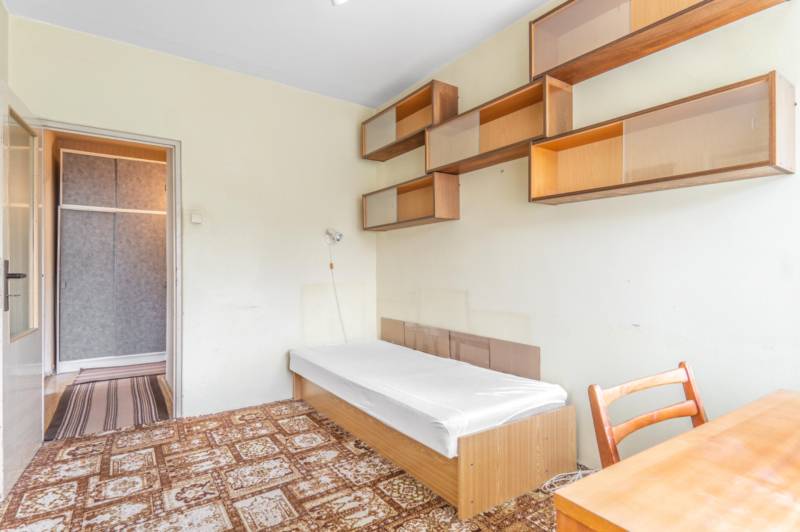 Spacious 4-Room Apartment in Peaceful Bratislava Location