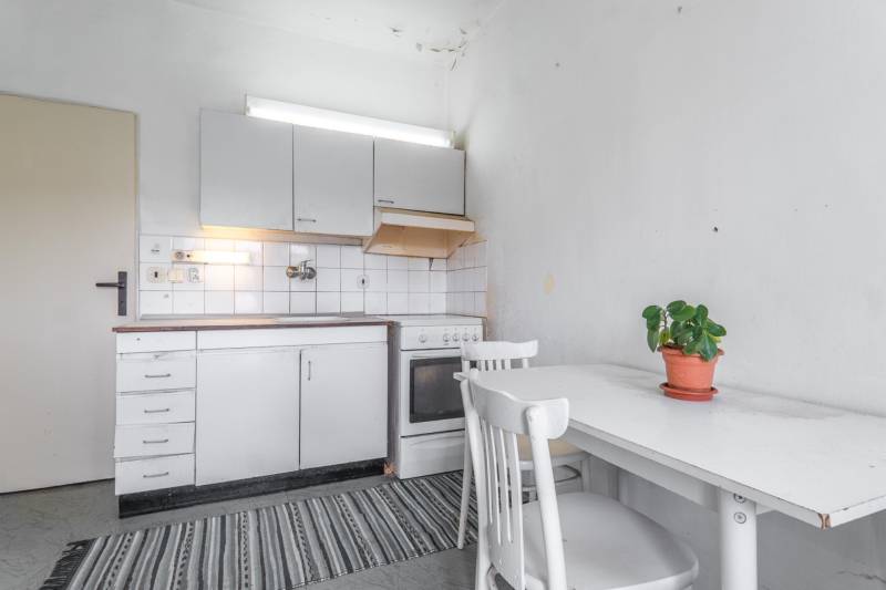 Spacious 4-Room Apartment in Peaceful Bratislava Location