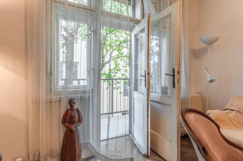 Spacious Historical Apartment in Bratislavas Staré Mesto