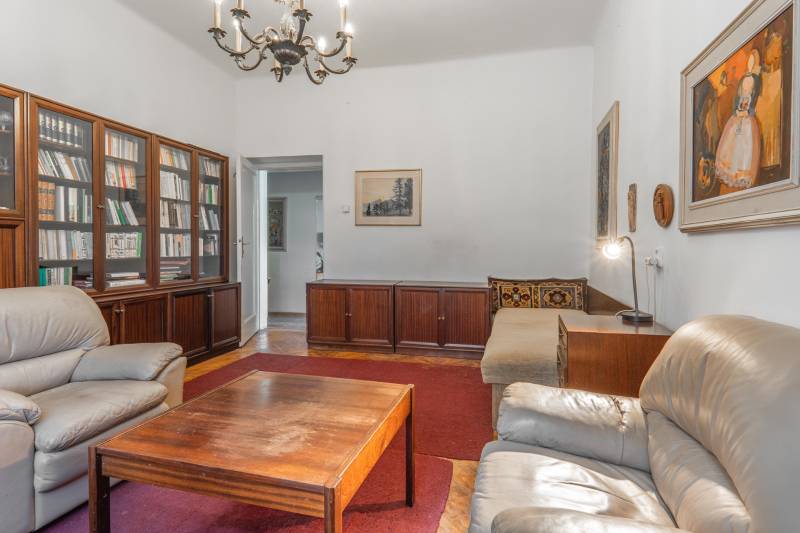 Spacious Historical Apartment in Bratislavas Staré Mesto