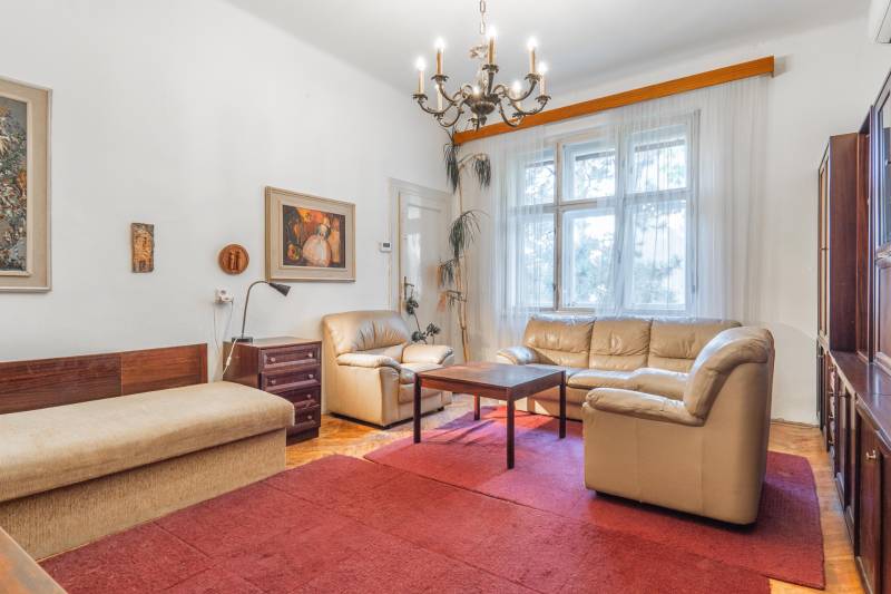 Spacious Historical Apartment in Bratislavas Staré Mesto