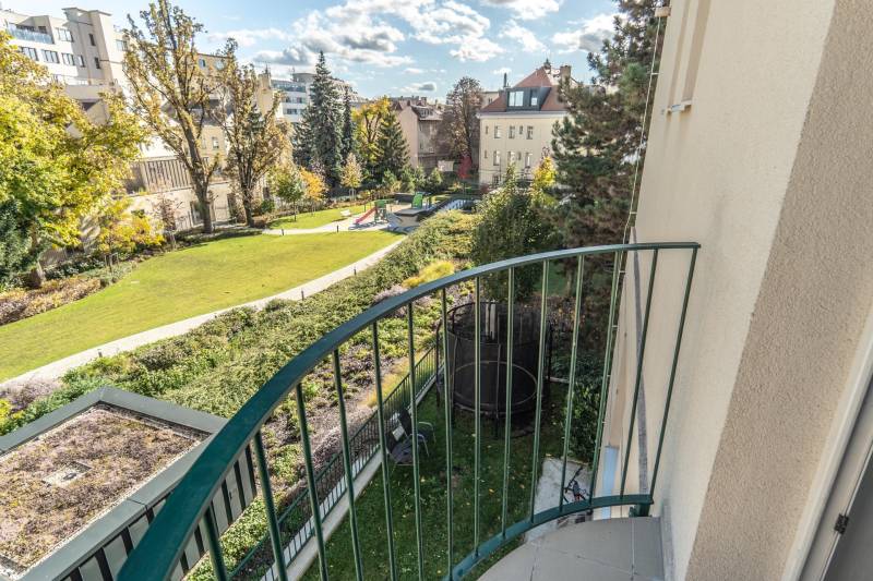 Spacious Historical Apartment in Bratislavas Staré Mesto