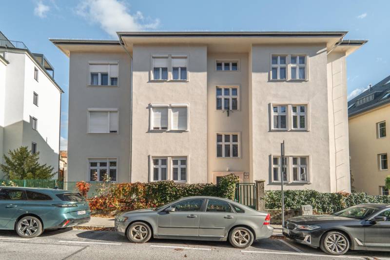 Spacious Historical Apartment in Bratislavas Staré Mesto