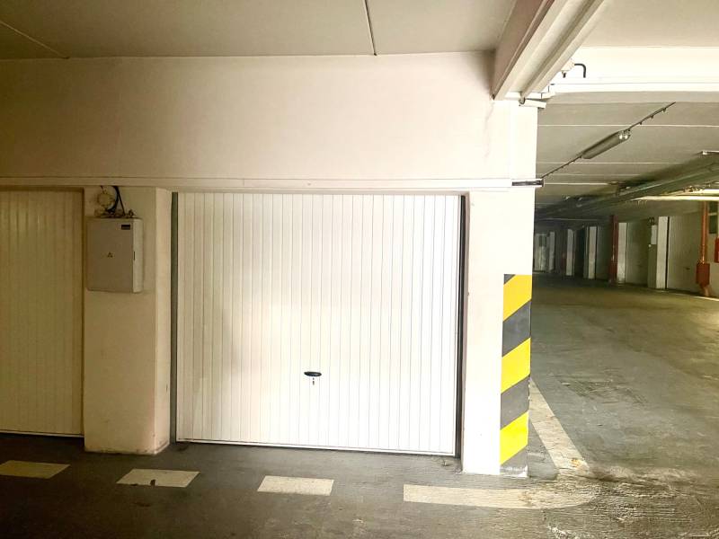 Sale Garage, Garage, Ľudovíta Fullu, Bratislava - Karlova Ves, Slovaki