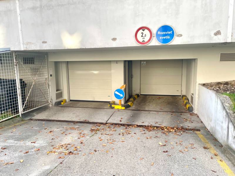 Sale Garage, Garage, Ľudovíta Fullu, Bratislava - Karlova Ves, Slovaki