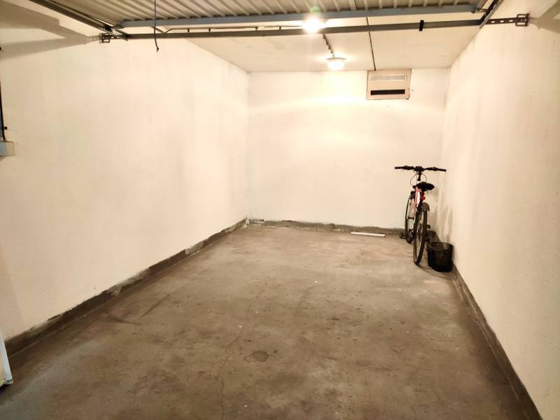 Sale Garage, Garage, Ľudovíta Fullu, Bratislava - Karlova Ves, Slovaki