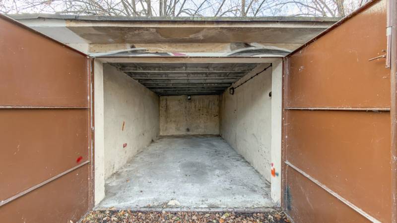 Sale Garage, Garage, Haburská, Bratislava - Ružinov, Slovakia