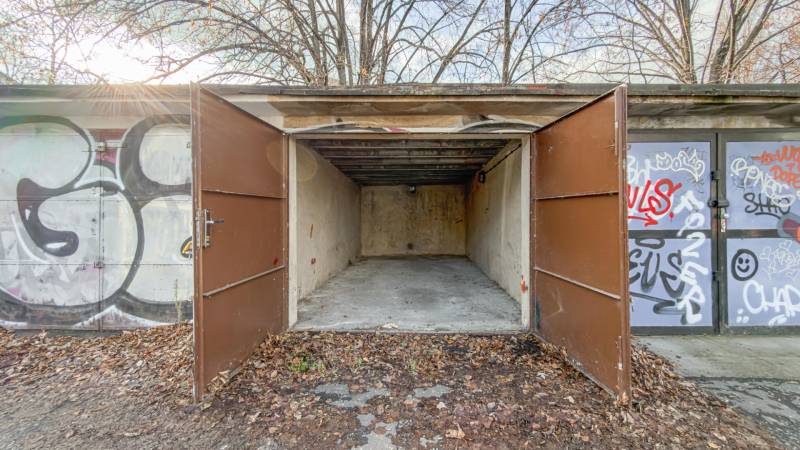 Sale Garage, Garage, Haburská, Bratislava - Ružinov, Slovakia