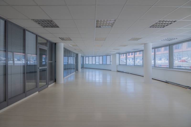 Get out of custody on a working day in a classic office