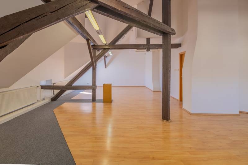 Get out of custody on a working day in a classic office