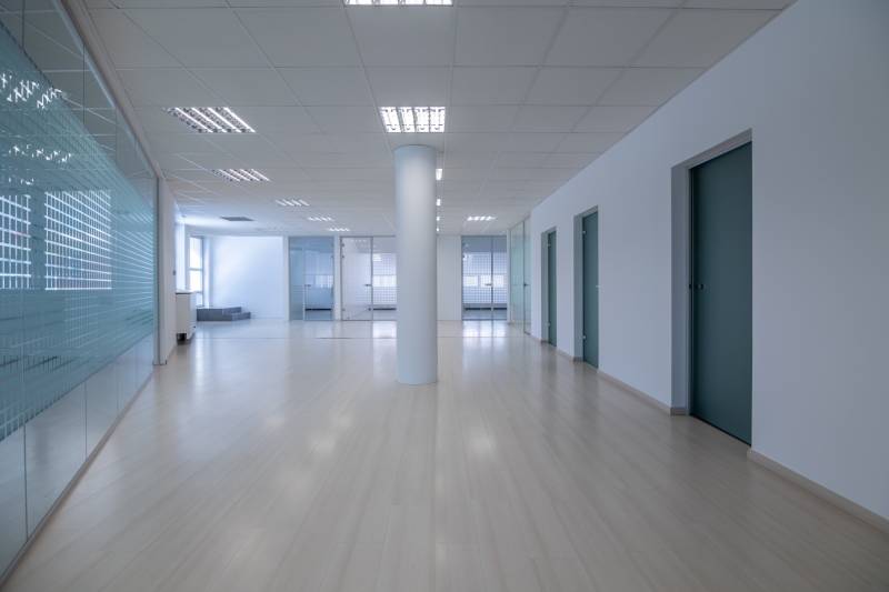 Get out of custody on a working day in a classic office