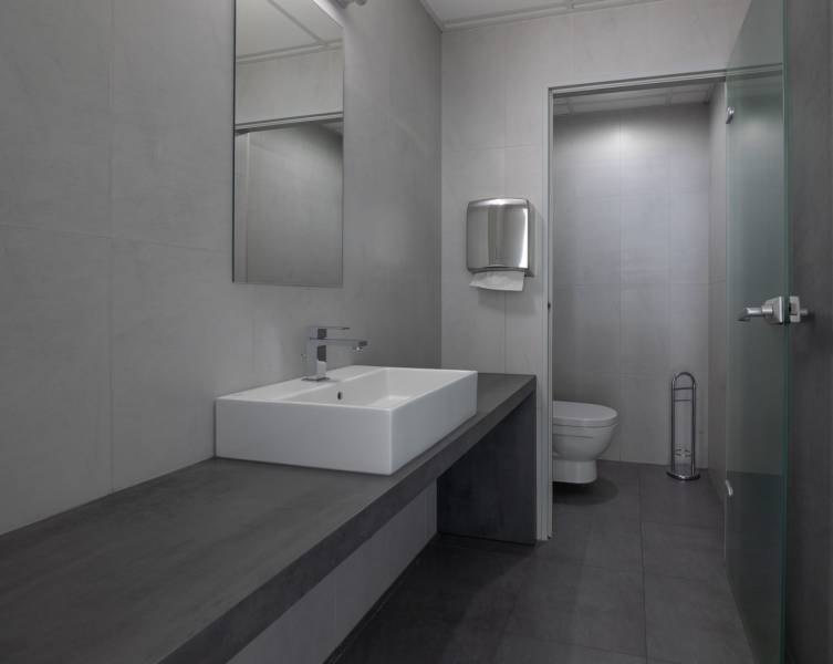 Get out of custody on a working day in a classic office