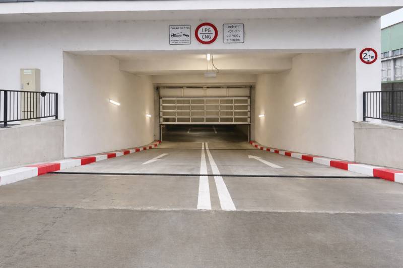 Rent Garage, Garage, Eduarda Wenzla, Bratislava - Rača, Slovakia