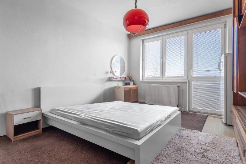 Charming 3-Room Apartment with Garden and Garage in Vajnory