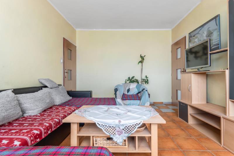 Charming 3-Room Apartment with Garden and Garage in Vajnory