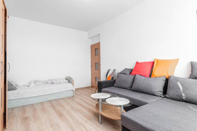 Charming 3-Room Apartment with Garden and Garage in Vajnory