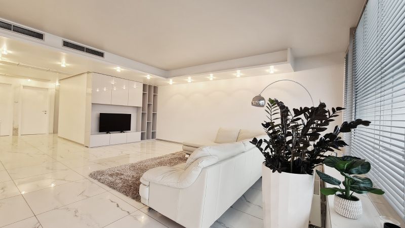 Rent Two bedroom apartment, Two bedroom apartment, Dvořákovo nábrežie,