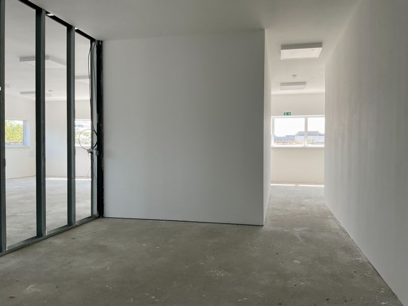Sale Storehouses and Workshops, Storehouses and Workshops, Cementárens