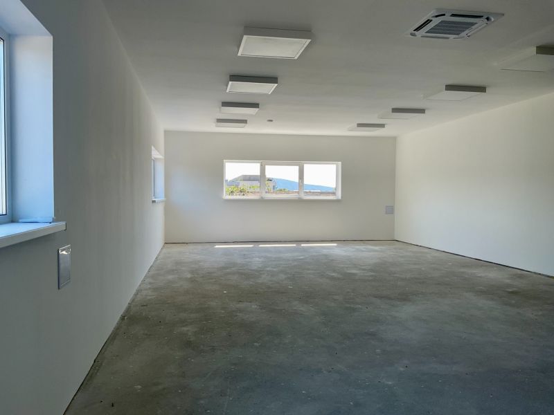 Sale Storehouses and Workshops, Storehouses and Workshops, Cementárens