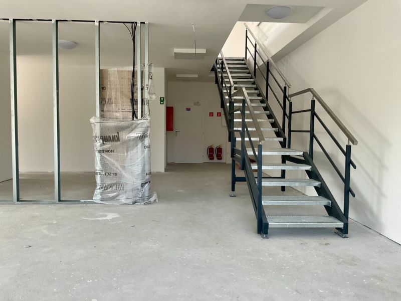 Sale Storehouses and Workshops, Storehouses and Workshops, Cementárens