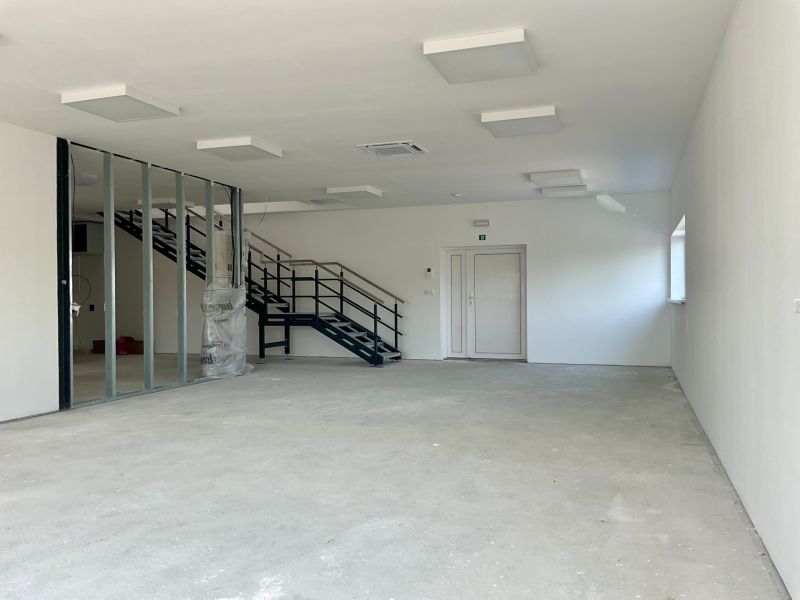Sale Storehouses and Workshops, Storehouses and Workshops, Cementárens