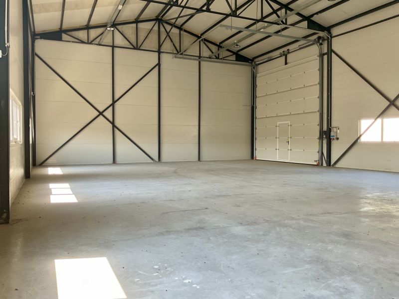 Sale Storehouses and Workshops, Storehouses and Workshops, Cementárens