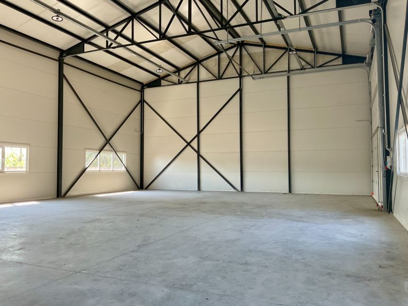 Sale Storehouses and Workshops, Storehouses and Workshops, Cementárens