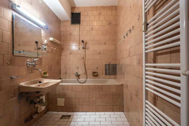 Sale Three bedroom apartment, Three bedroom apartment, Gorkého, Bratis
