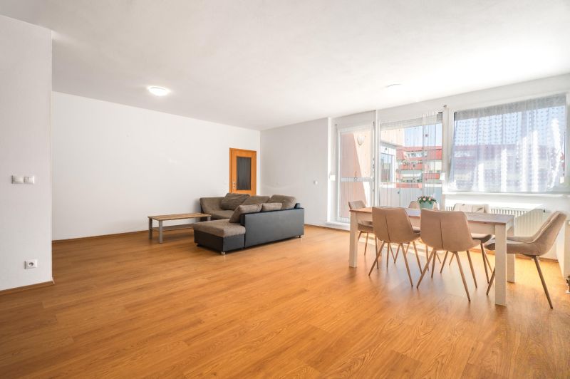 Rent Three bedroom apartment, Three bedroom apartment, KRESÁNKOV, Brat