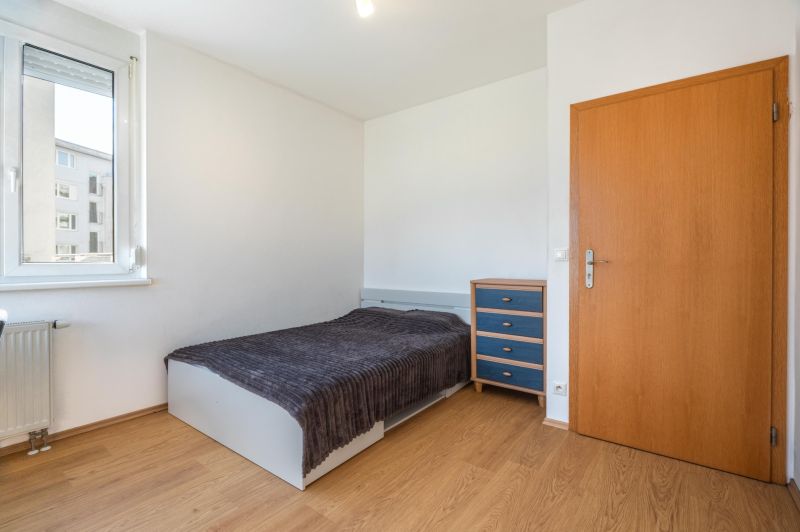 Rent Three bedroom apartment, Three bedroom apartment, KRESÁNKOV, Brat