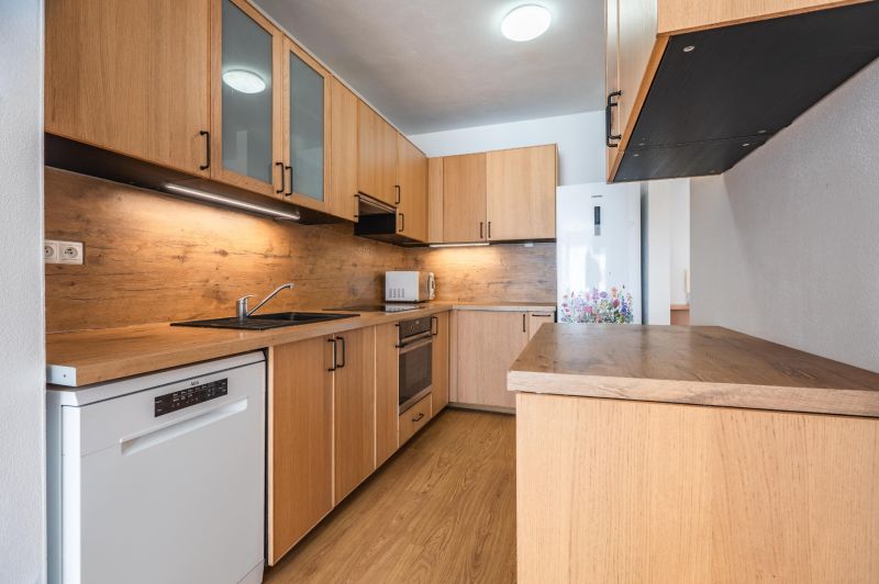 Rent Three bedroom apartment, Three bedroom apartment, KRESÁNKOV, Brat