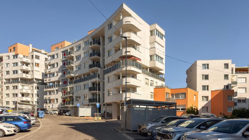 Rent Three bedroom apartment, Three bedroom apartment, KRESÁNKOV, Brat