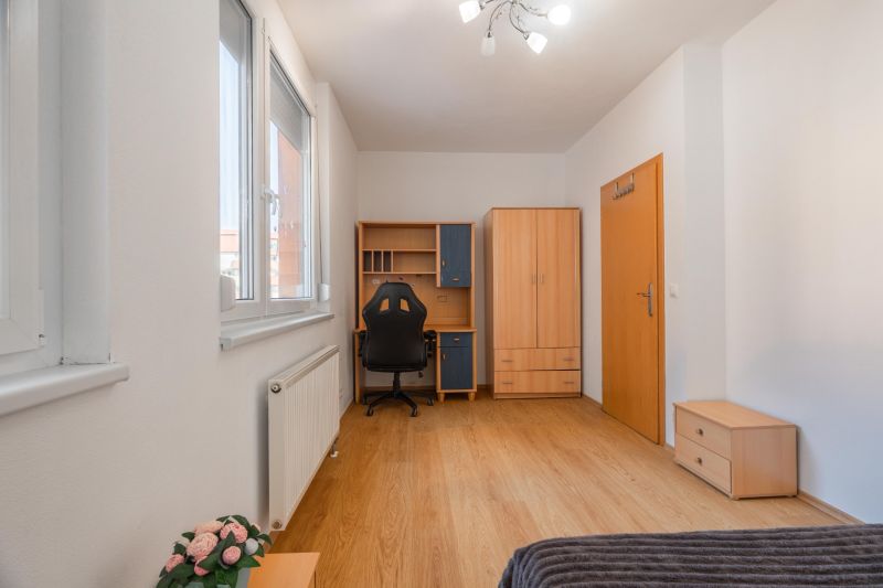 Rent Three bedroom apartment, Three bedroom apartment, KRESÁNKOV, Brat