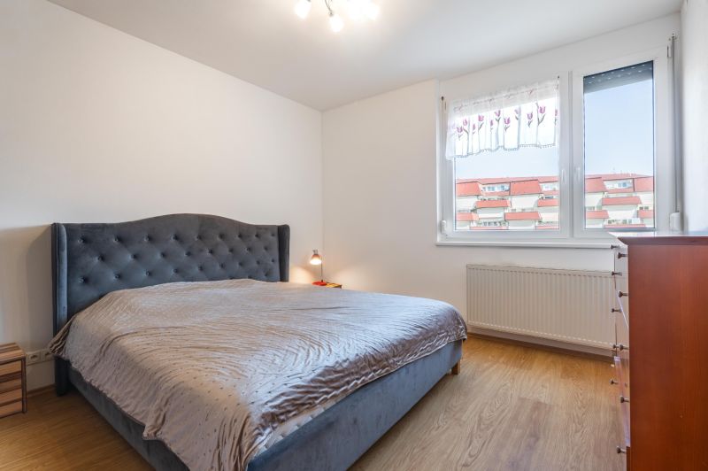 Rent Three bedroom apartment, Three bedroom apartment, KRESÁNKOV, Brat