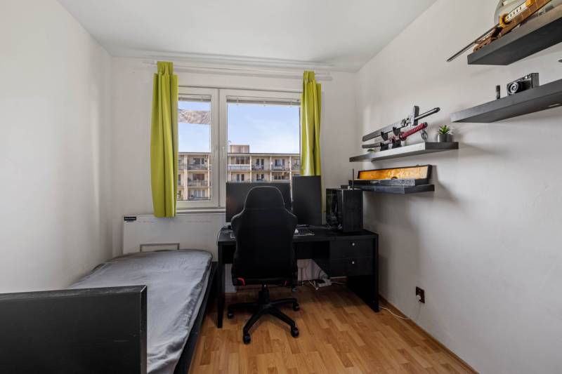 Sell of a 3-room apartment used as a 4-room with parking