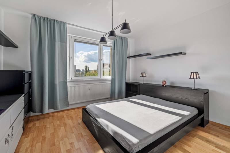 Rent of a 3-room apartment used as a 4-room with parking
